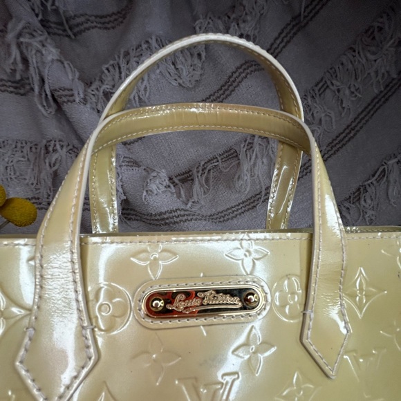 💎 Louis Vuitton Vernis Monogram Wilshire PM Tote Handbag • Citrine 💎 - Picture 2 of 12